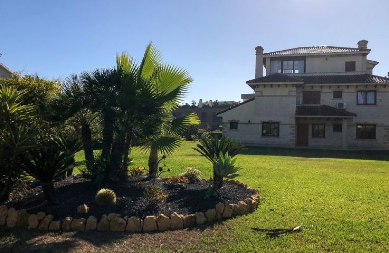 Resale - Villa - Orihuela Costa