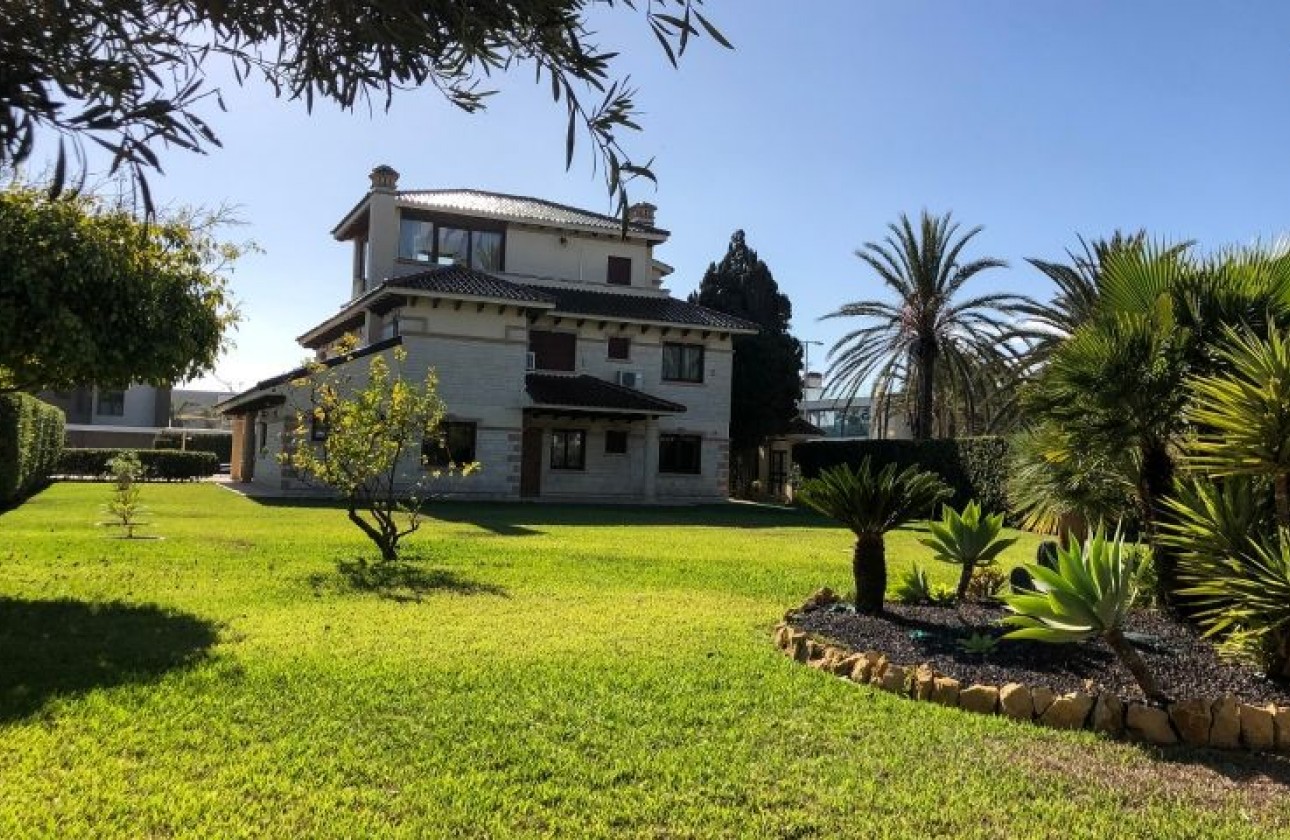 Resale - Villa - Orihuela Costa