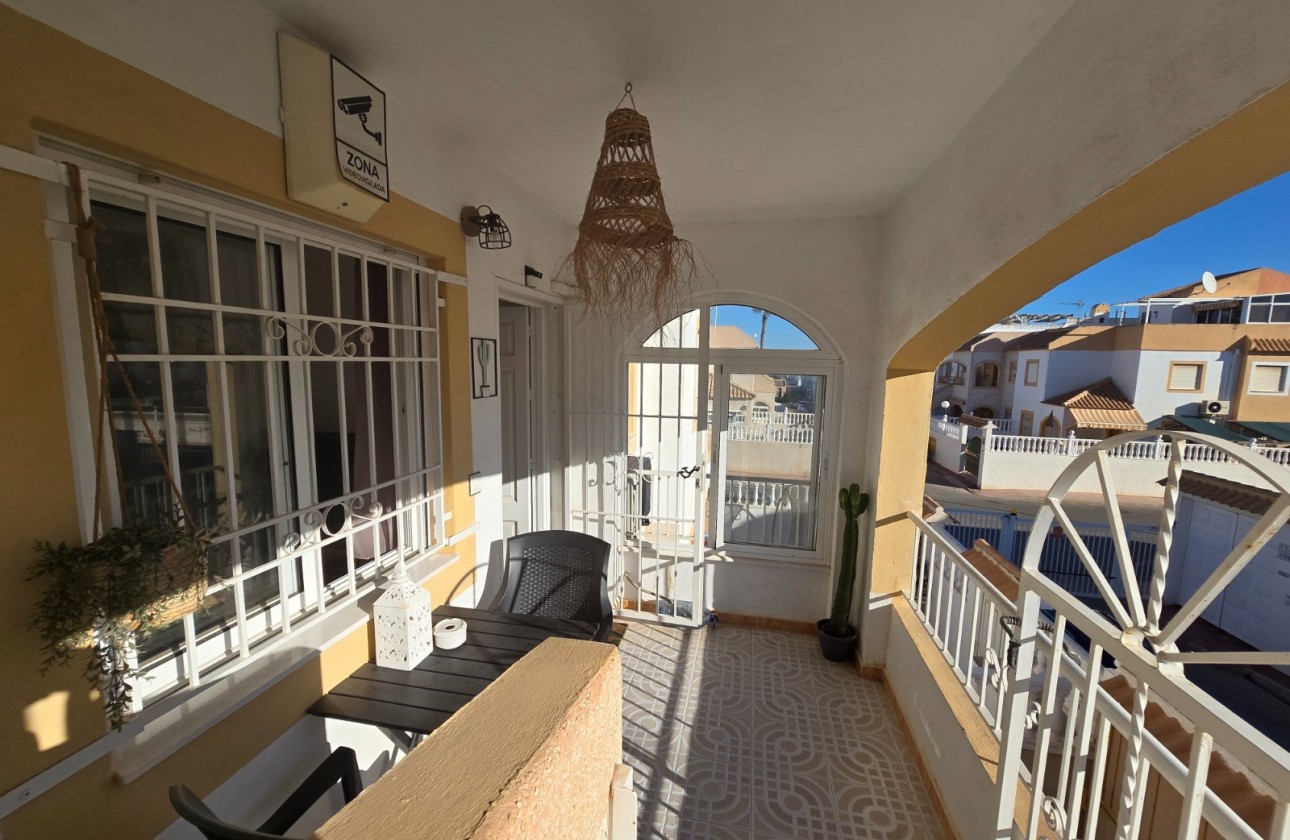 Återförsäljning - Apartment - Top Floor Apartment - Torrevieja - El limonar