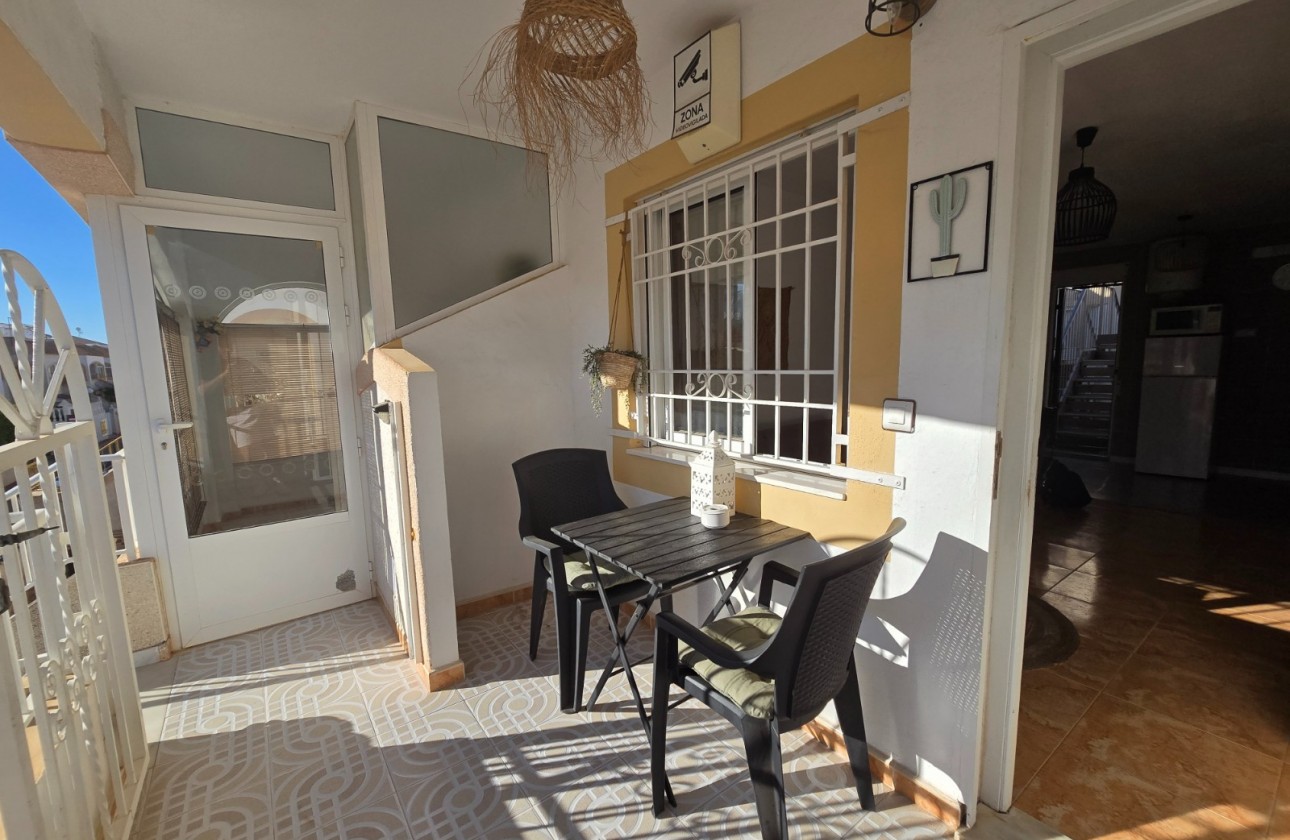 Återförsäljning - Apartment - Top Floor Apartment - Torrevieja - El limonar