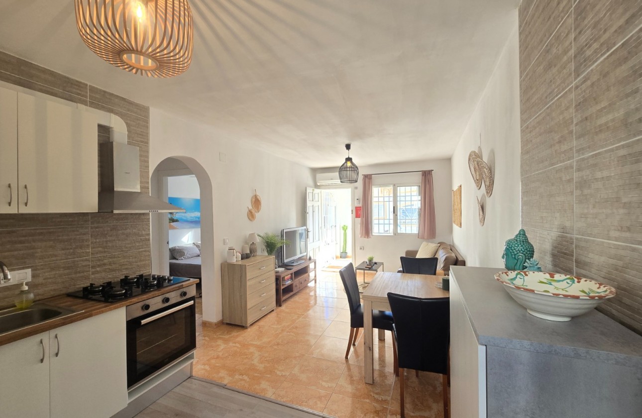 Återförsäljning - Apartment - Top Floor Apartment - Torrevieja - El limonar