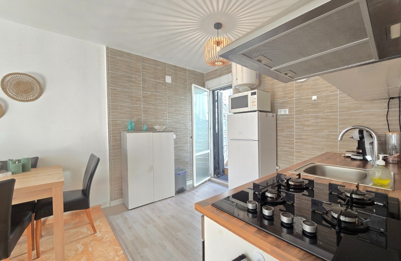 Återförsäljning - Apartment - Top Floor Apartment - Torrevieja - El limonar