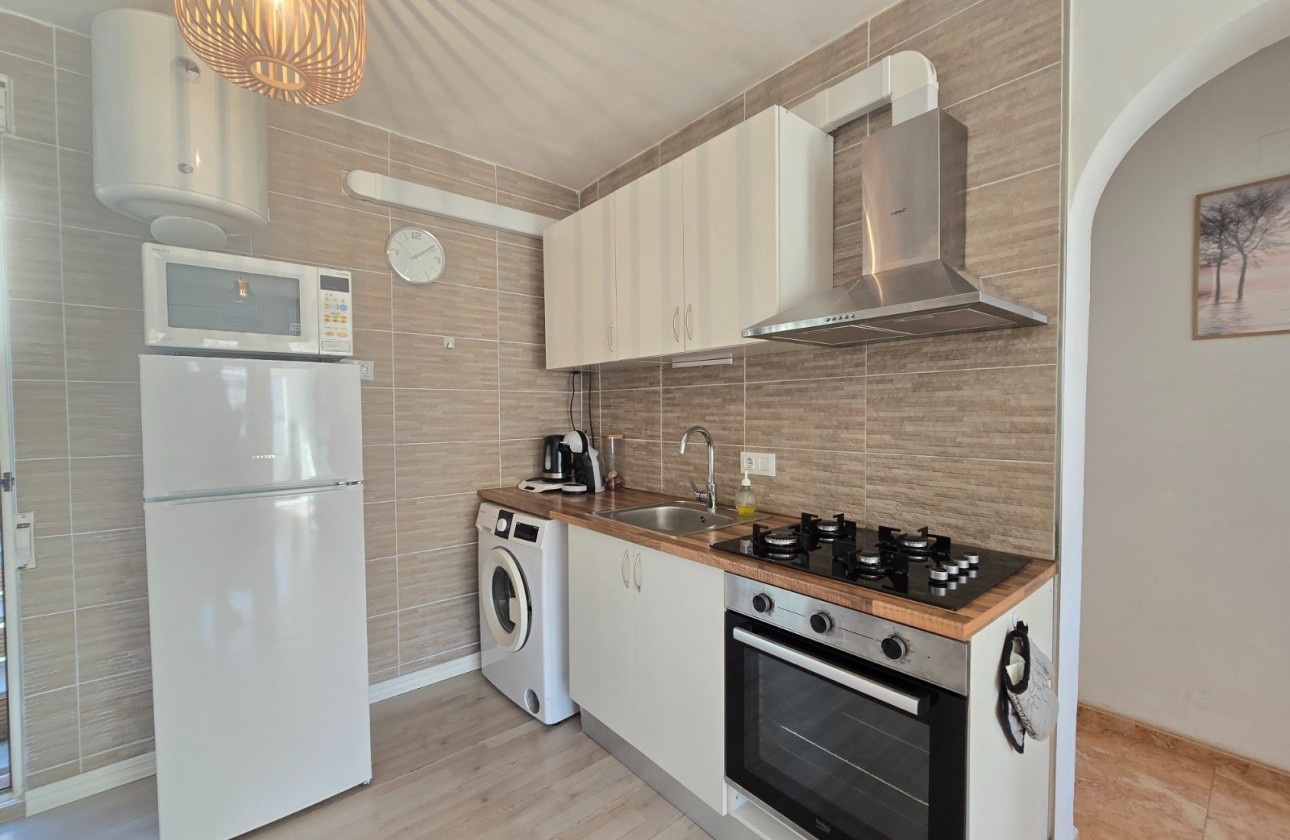 Återförsäljning - Apartment - Top Floor Apartment - Torrevieja - El limonar