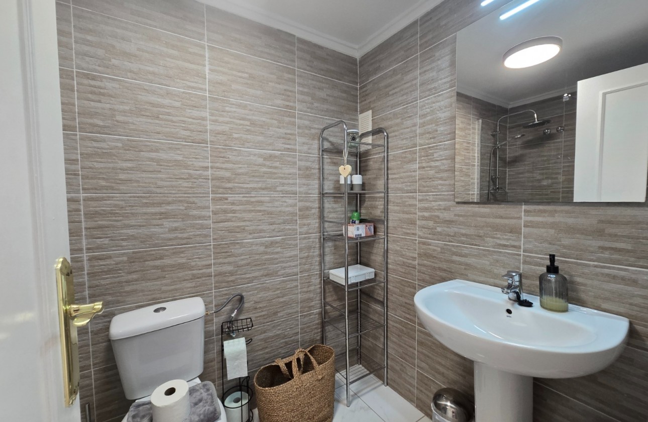 Återförsäljning - Apartment - Top Floor Apartment - Torrevieja - El limonar