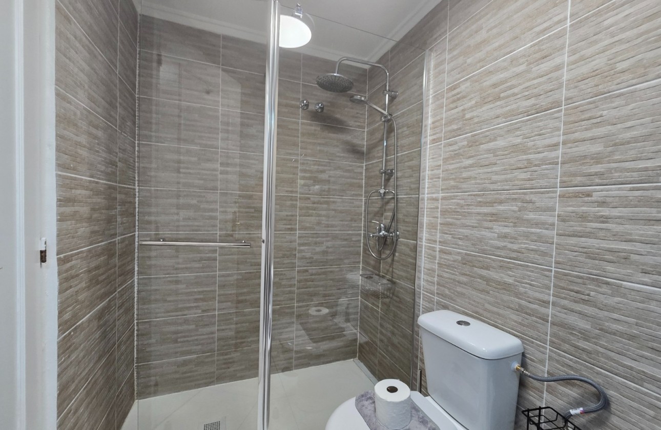 Återförsäljning - Apartment - Top Floor Apartment - Torrevieja - El limonar