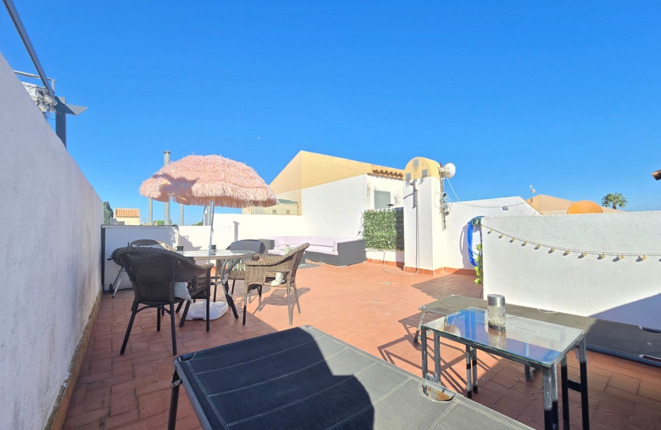 Återförsäljning - Apartment - Top Floor Apartment - Torrevieja - El limonar