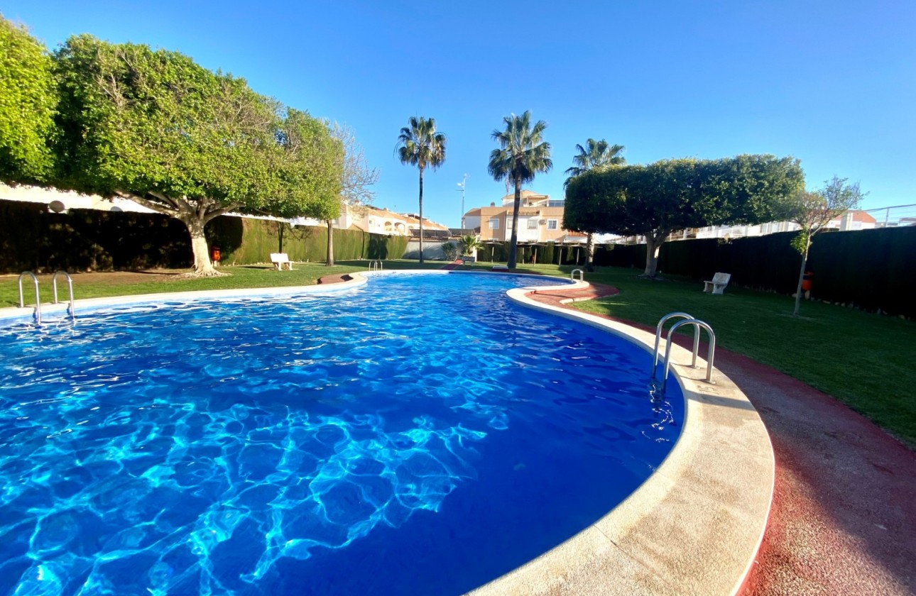 Återförsäljning - Apartment - Top Floor Apartment - Torrevieja - El limonar