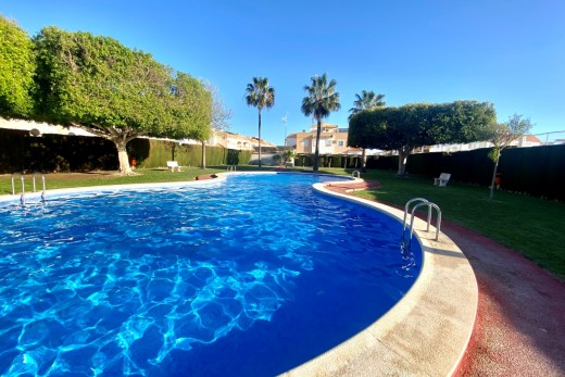 Återförsäljning - Apartment - Top Floor Apartment - Torrevieja - El limonar