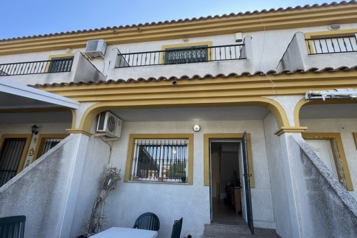 Resale - Townhouse - Daya Nueva