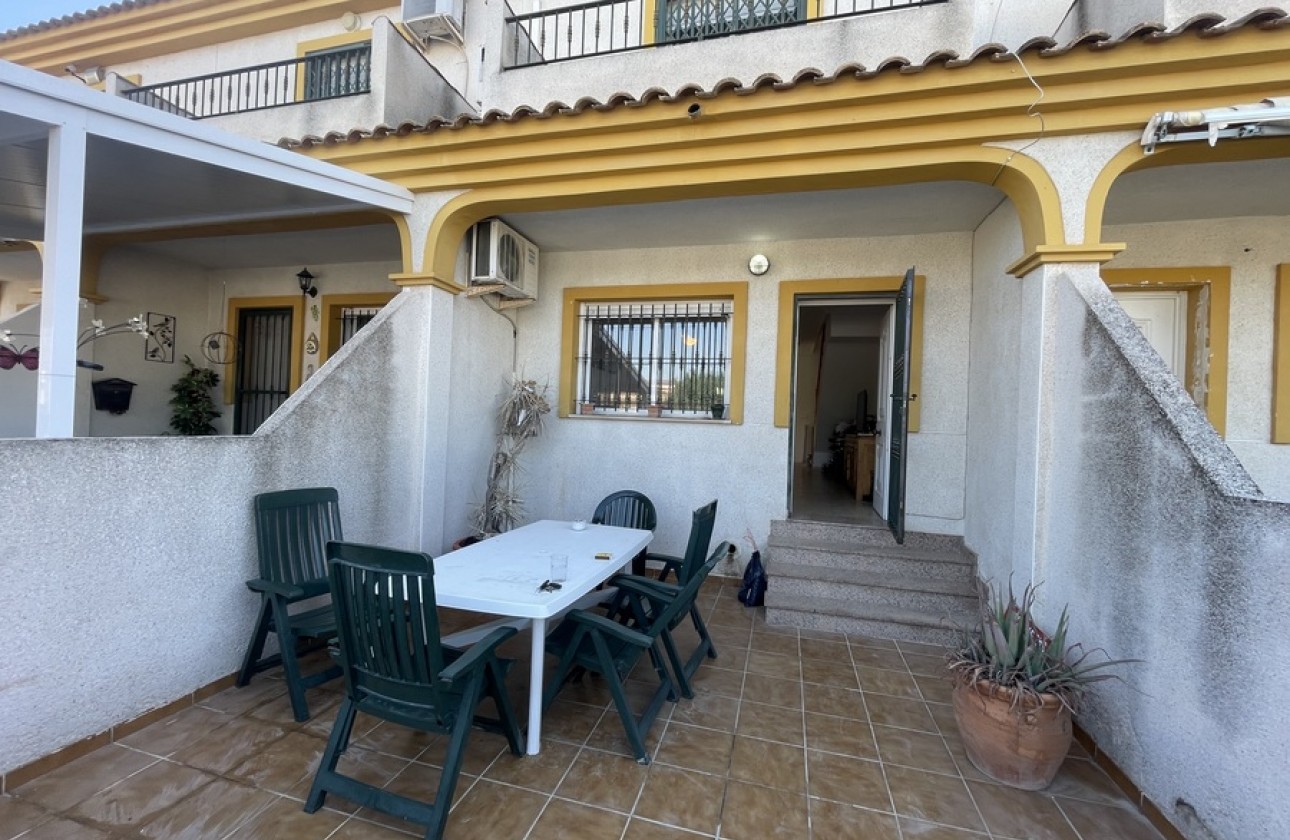 Resale - Townhouse - Daya Nueva