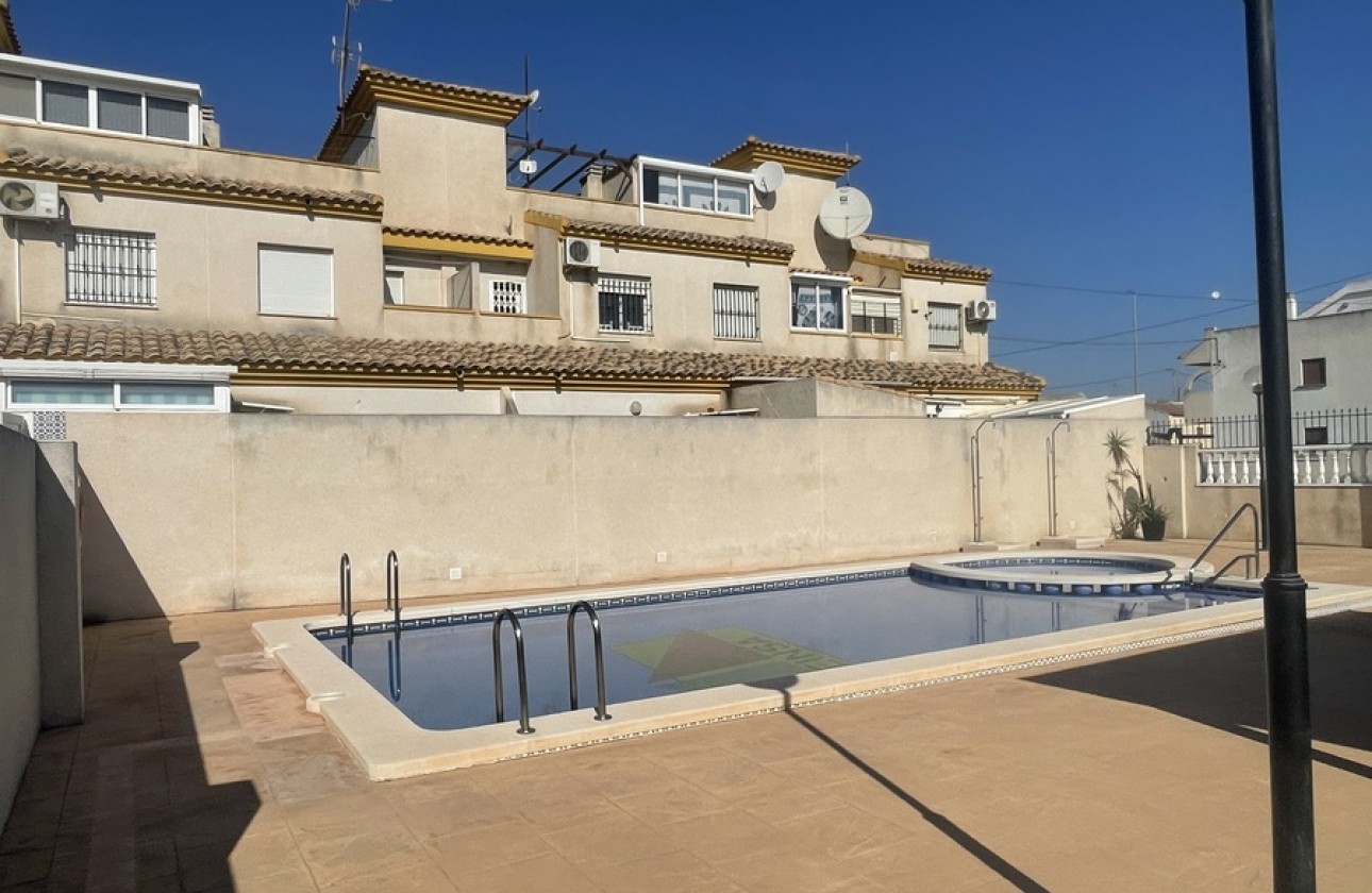 Resale - Townhouse - Daya Nueva