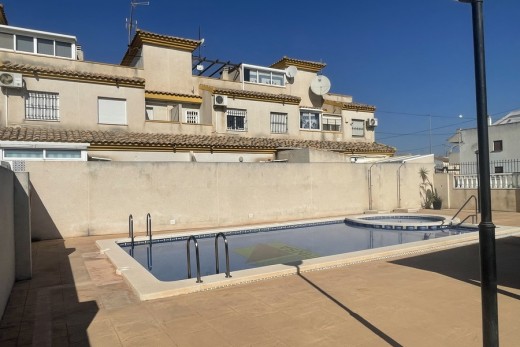 Resale - Townhouse - Daya Nueva