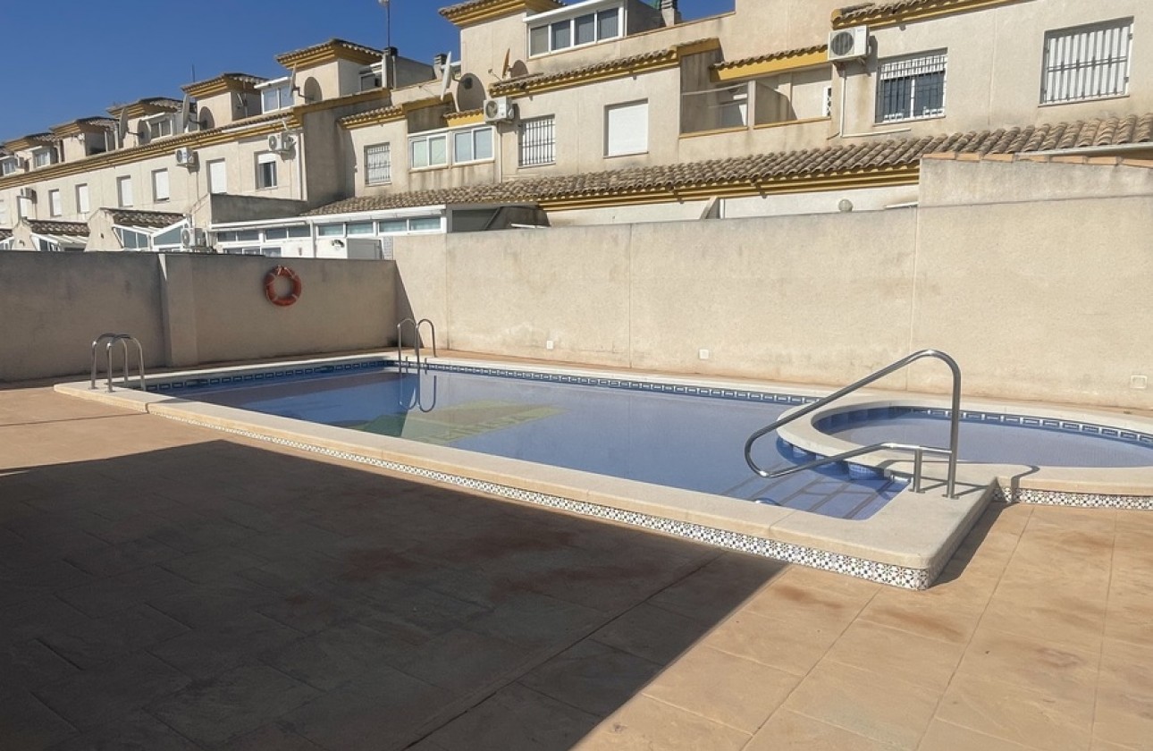 Resale - Townhouse - Daya Nueva