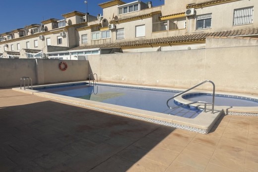 Resale - Townhouse - Daya Nueva