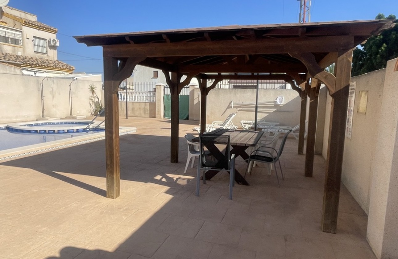 Resale - Townhouse - Daya Nueva