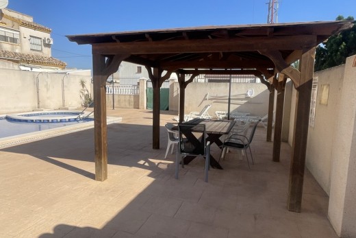 Resale - Townhouse - Daya Nueva