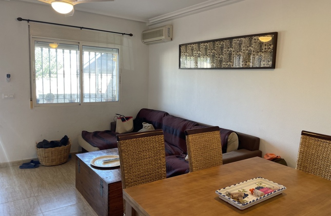 Resale - Townhouse - Daya Nueva