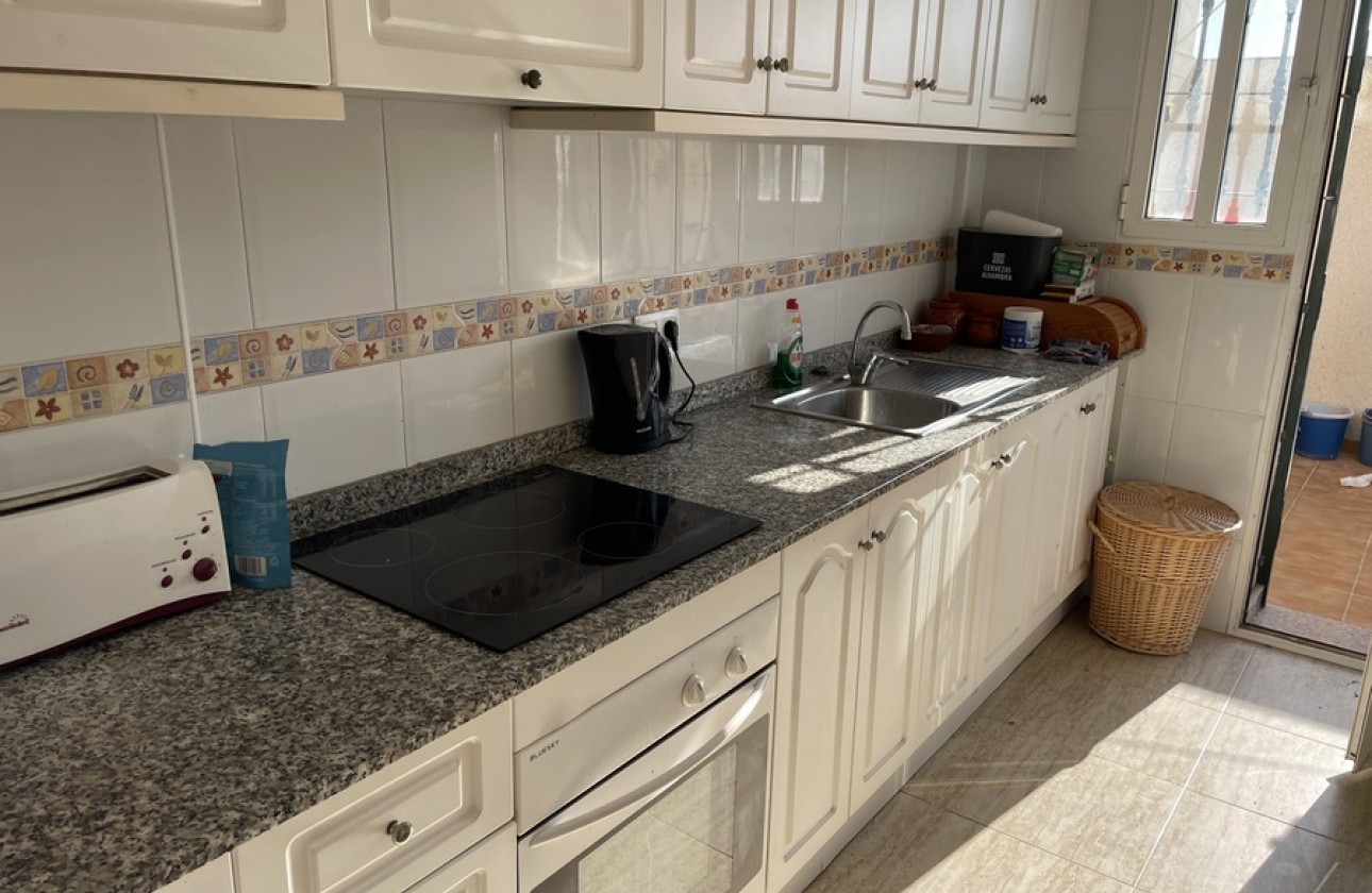 Resale - Townhouse - Daya Nueva