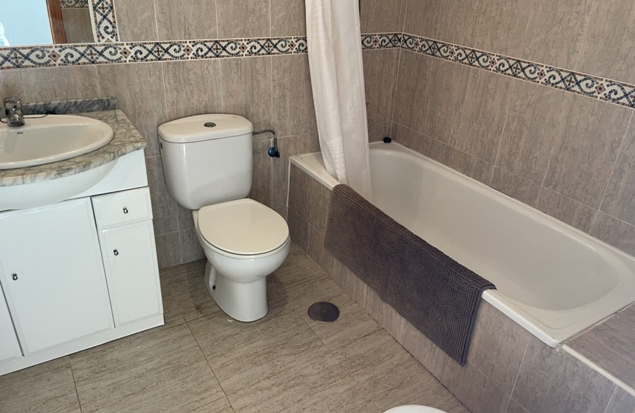 Resale - Townhouse - Daya Nueva