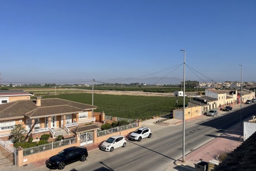 Resale - Townhouse - Daya Nueva