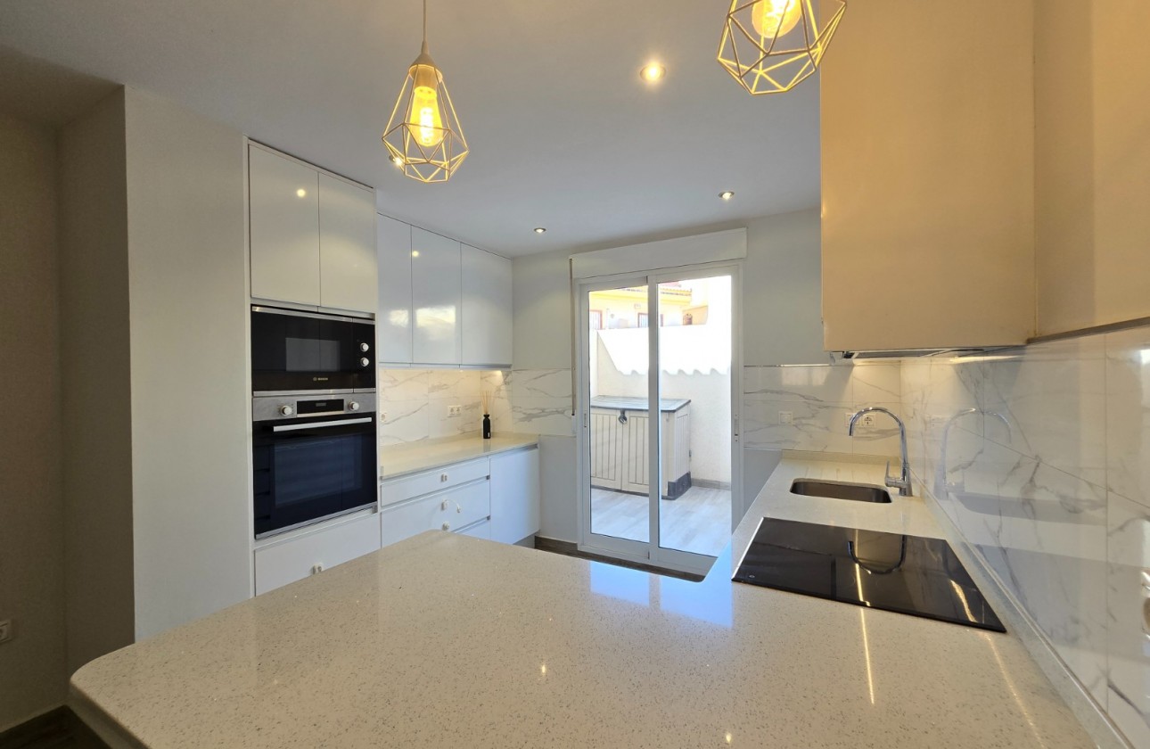 Återförsäljning - Apartment / Flat - Orihuela Costa - La Zenia