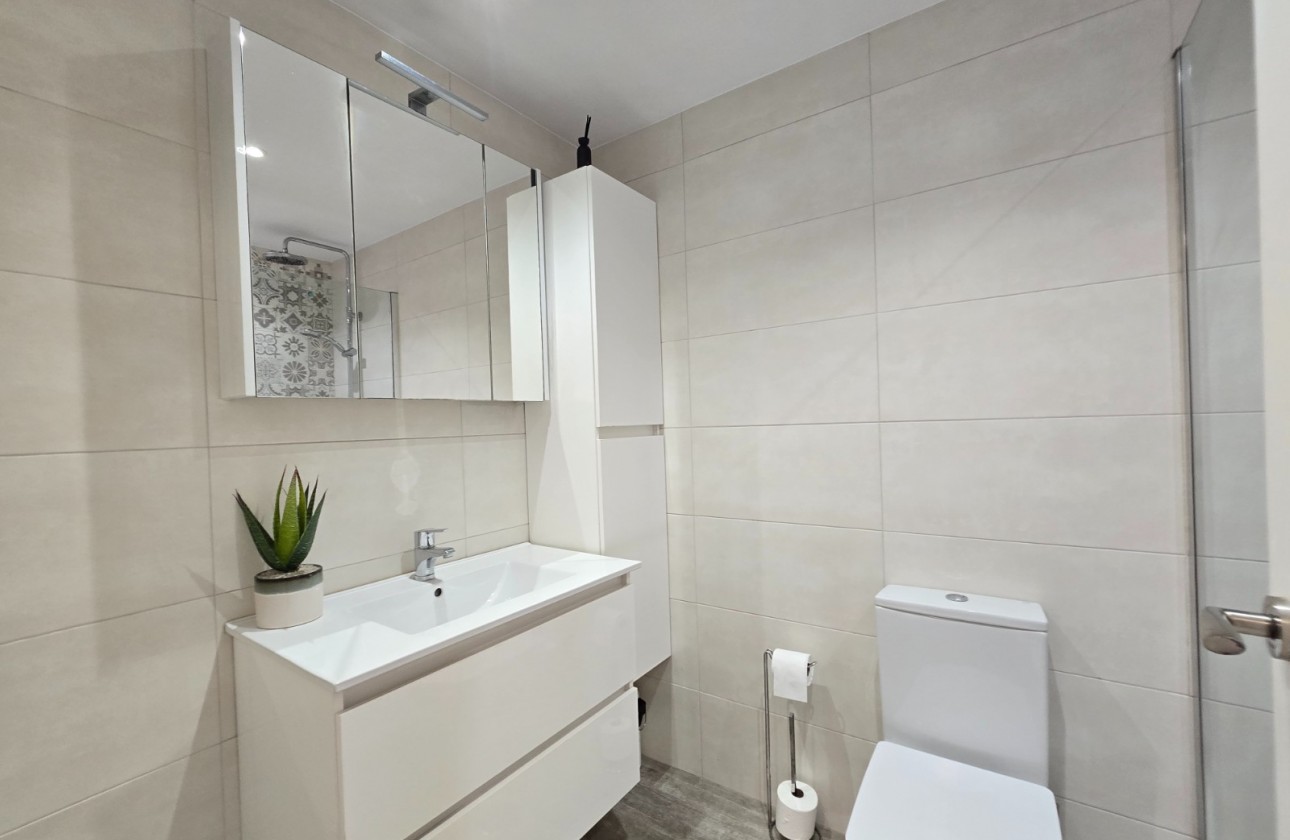 Återförsäljning - Apartment / Flat - Orihuela Costa - La Zenia