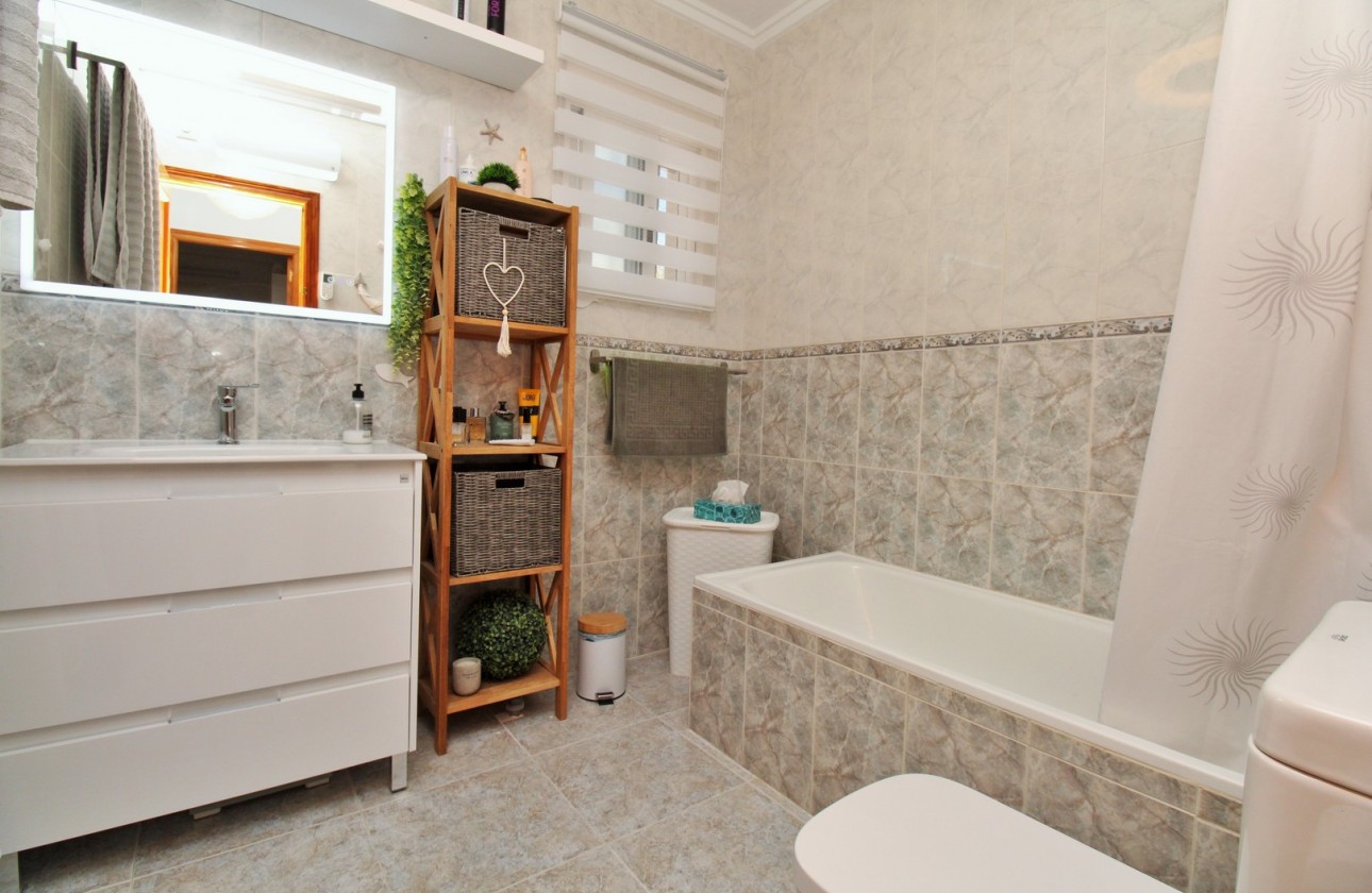 Resale - Villa - Villamartin