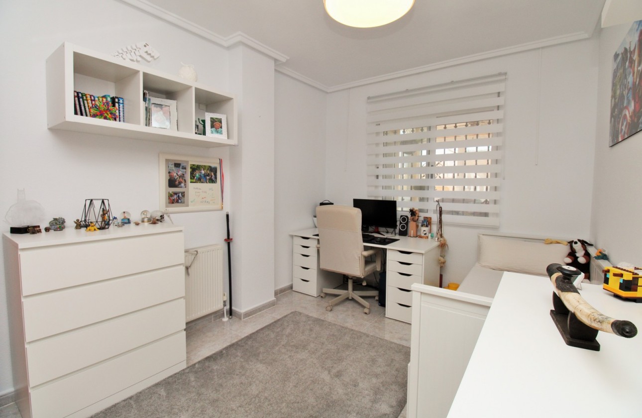 Resale - Villa - Villamartin