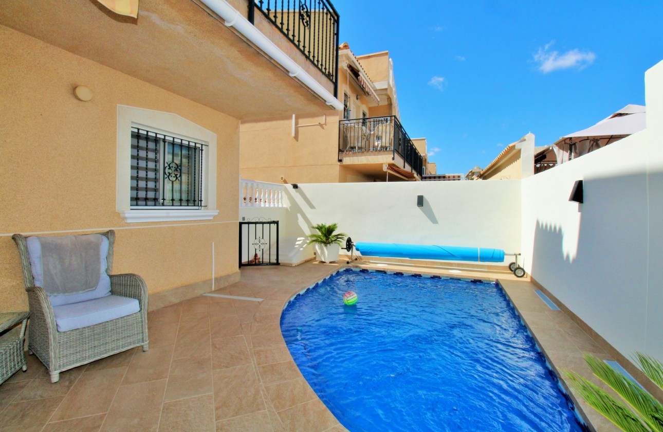 Resale - Villa - Villamartin
