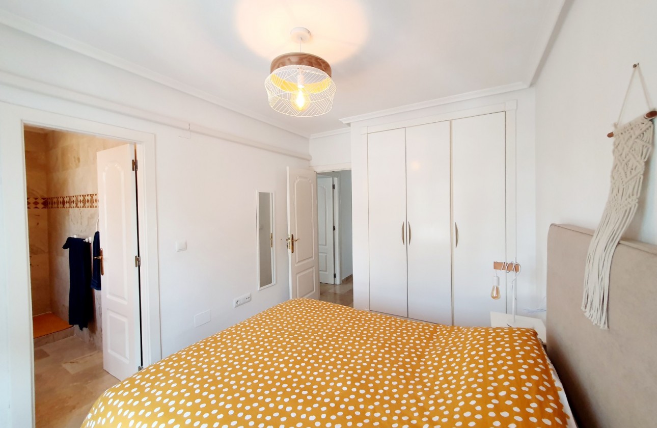 Återförsäljning - Apartment / Flat - Orihuela Costa - Villamartin