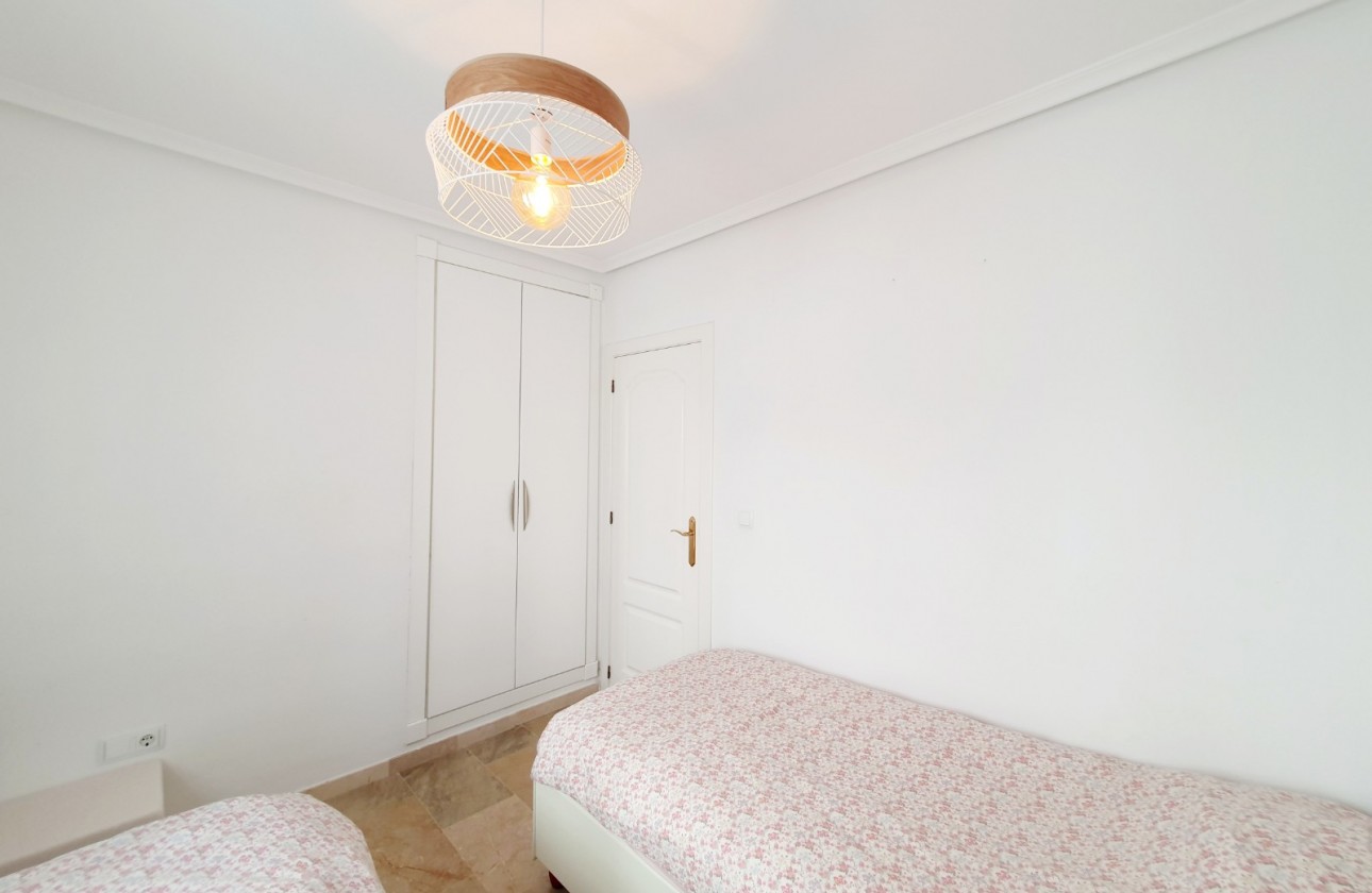 Återförsäljning - Apartment / Flat - Orihuela Costa - Villamartin