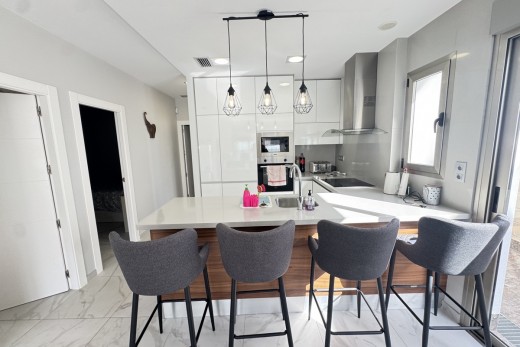 Resale - Villa - Villamartin