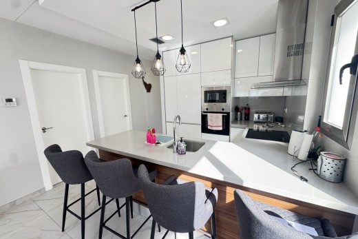 Resale - Villa - Villamartin