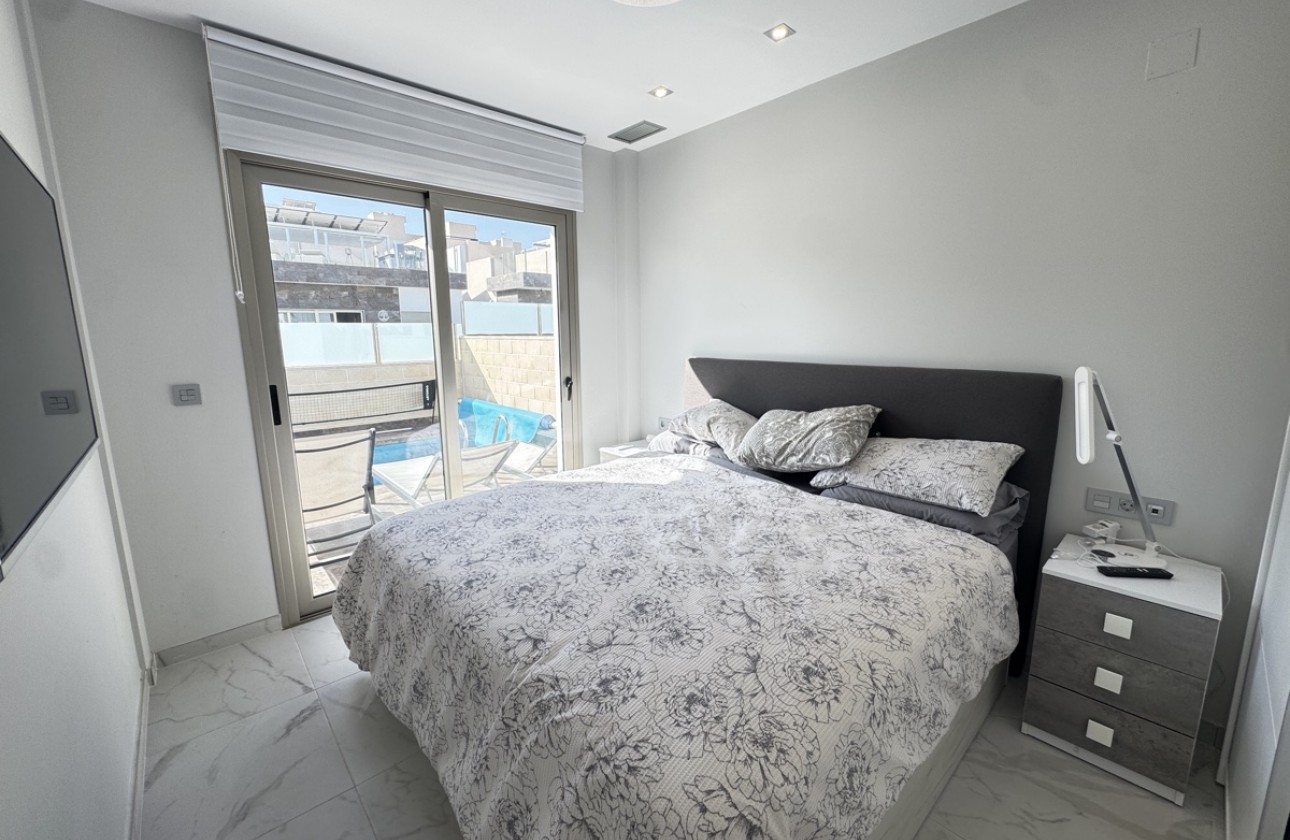 Resale - Villa - Villamartin