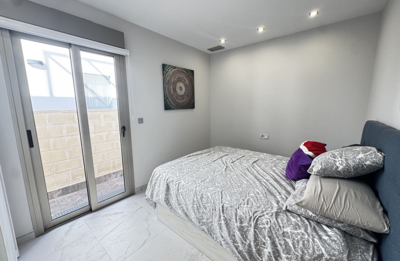 Resale - Villa - Villamartin