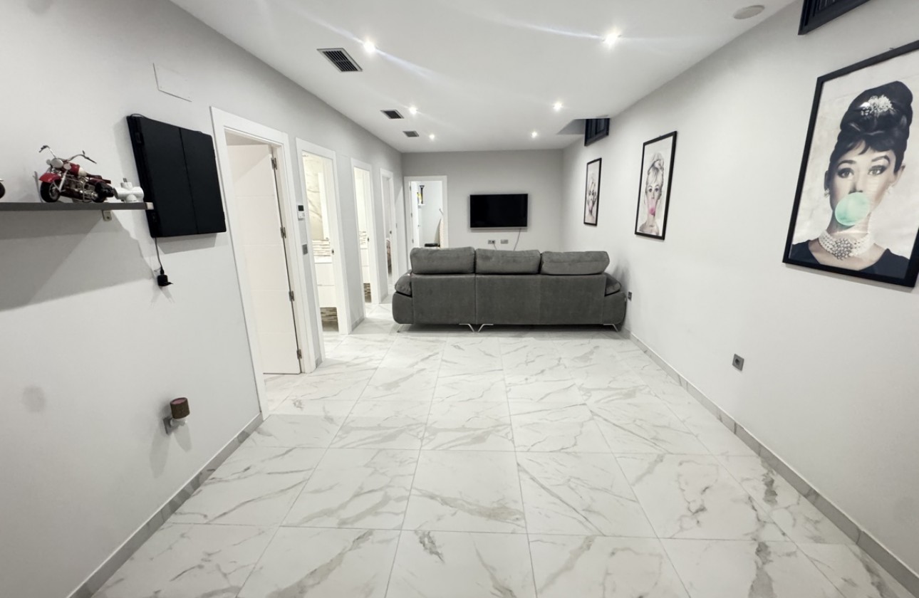 Resale - Villa - Villamartin