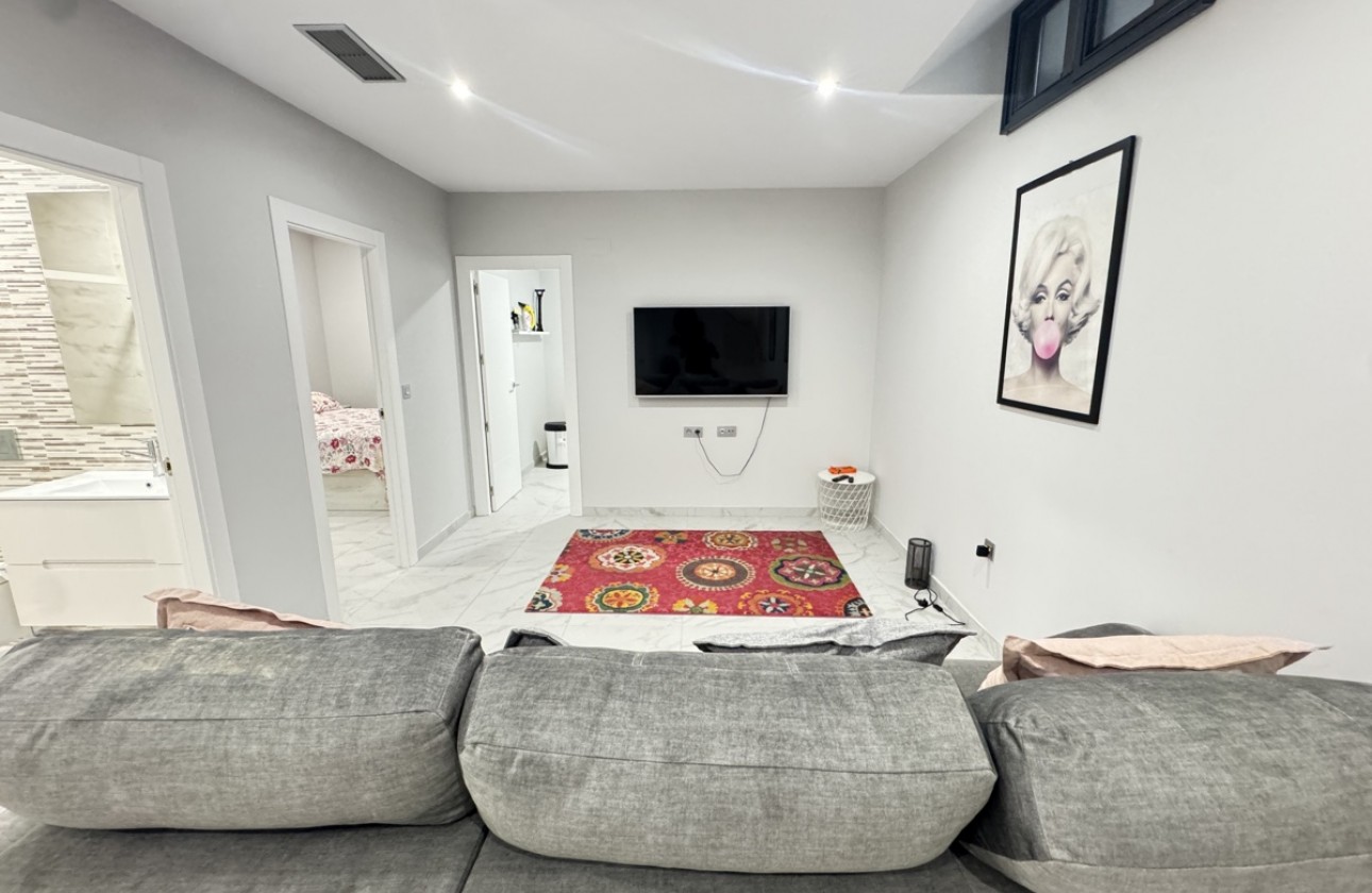 Resale - Villa - Villamartin