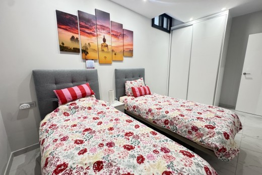 Resale - Villa - Villamartin