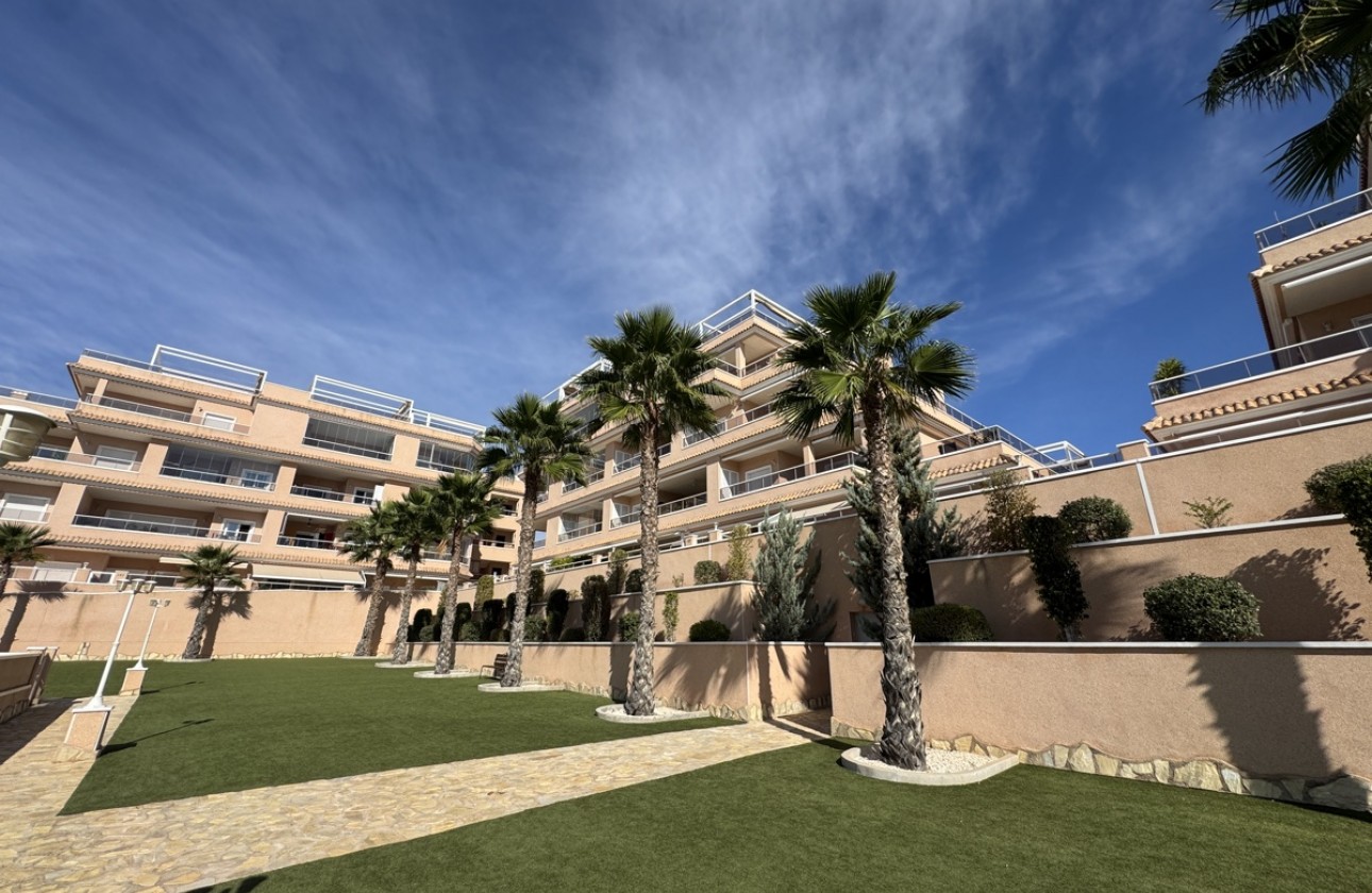 Resale - Apartment - Villamartin
