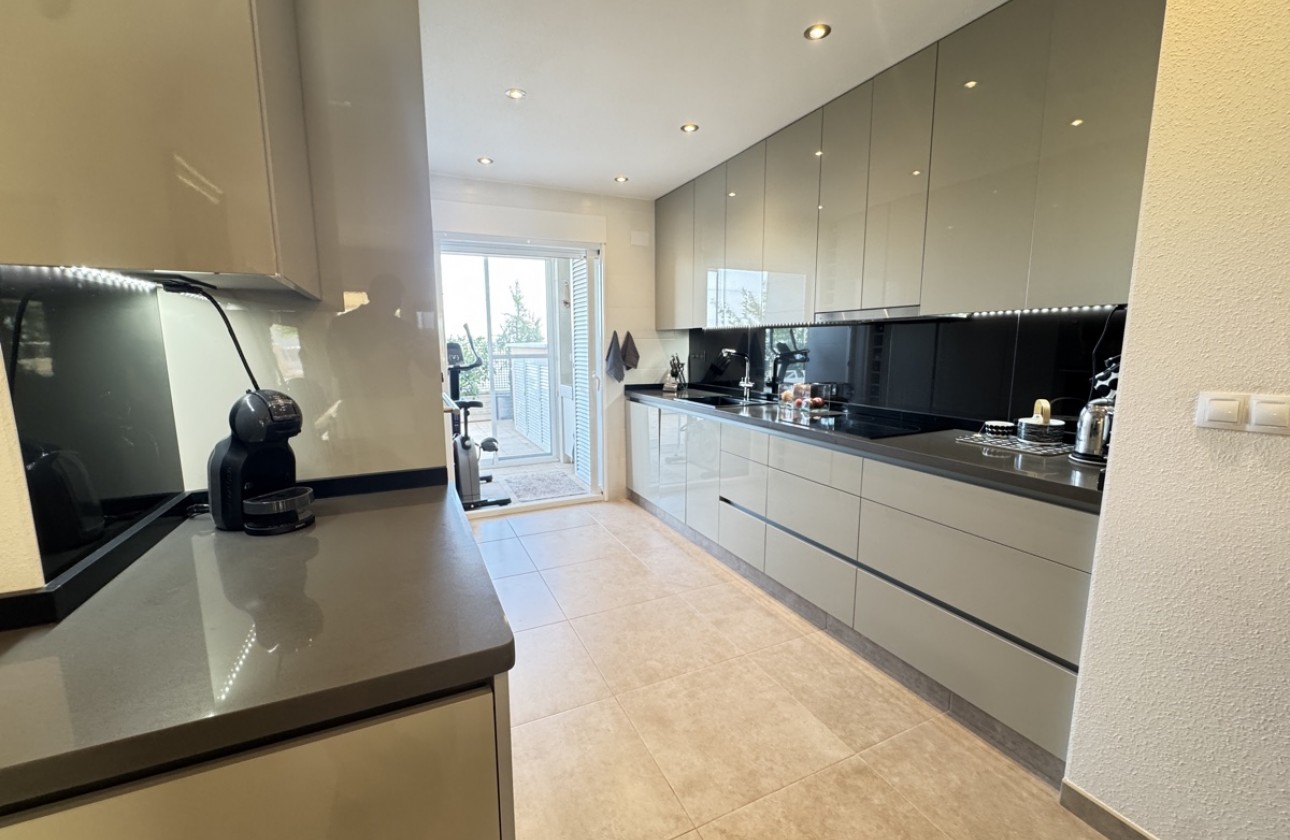 Resale - Apartment - Villamartin