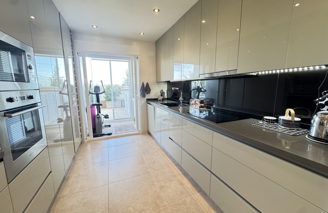 Resale - Apartment - Villamartin