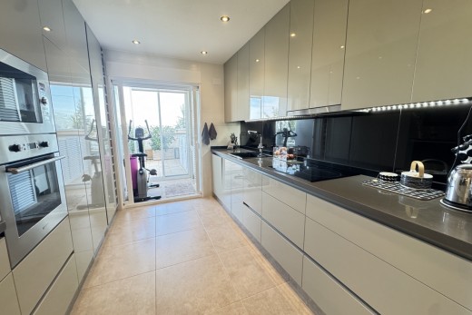 Resale - Apartment - Villamartin