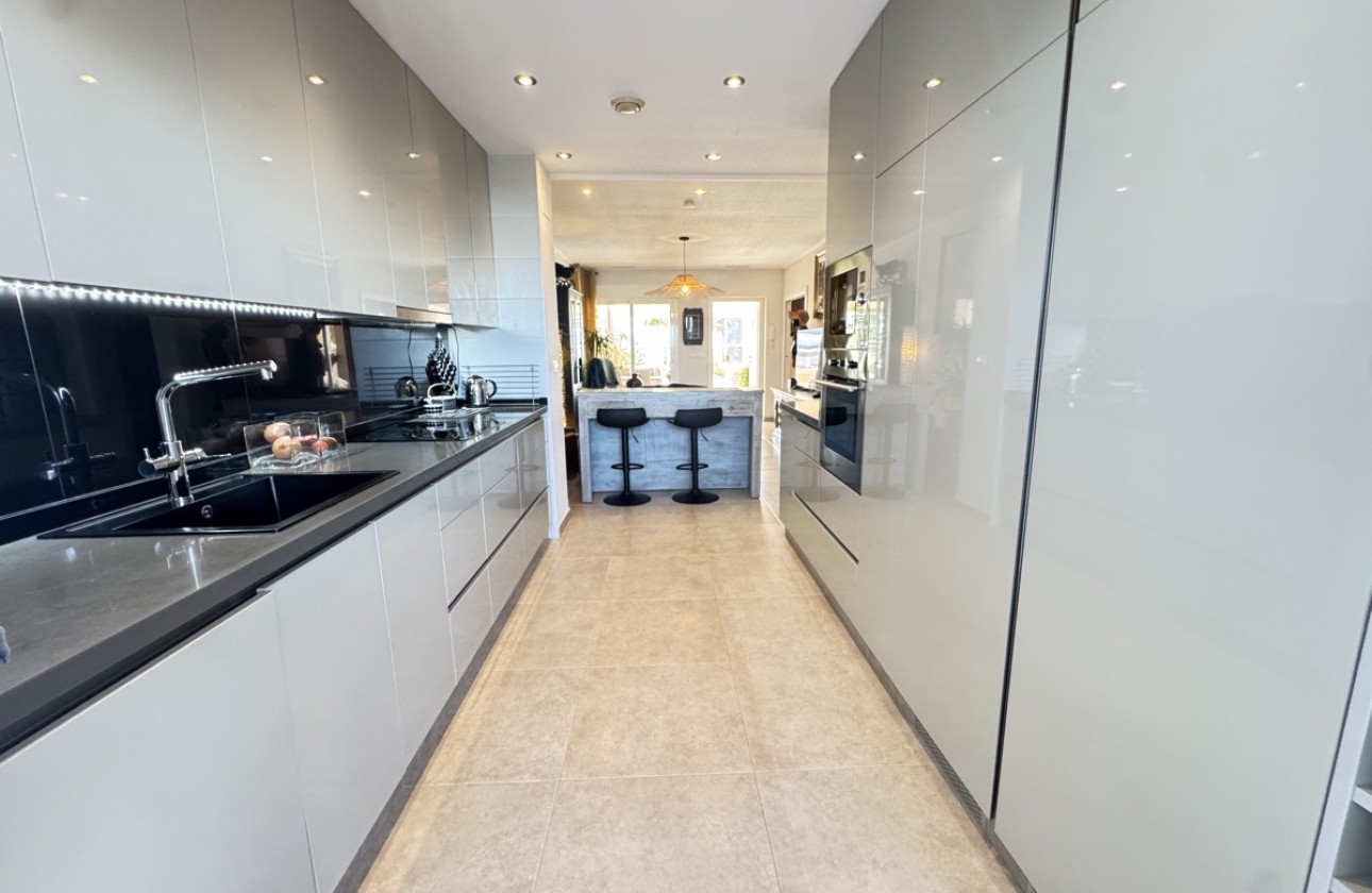 Resale - Apartment - Villamartin