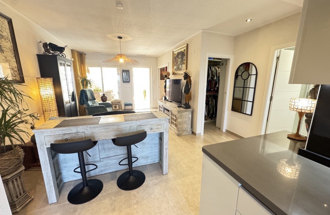 Resale - Apartment - Villamartin