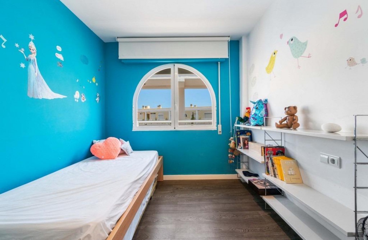 Resale - Apartment - Orihuela Costa - Campoamor