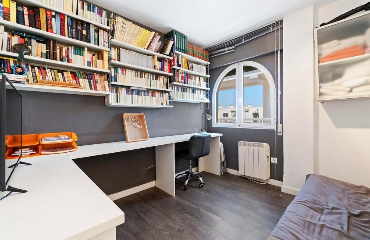 Resale - Apartment - Orihuela Costa - Campoamor