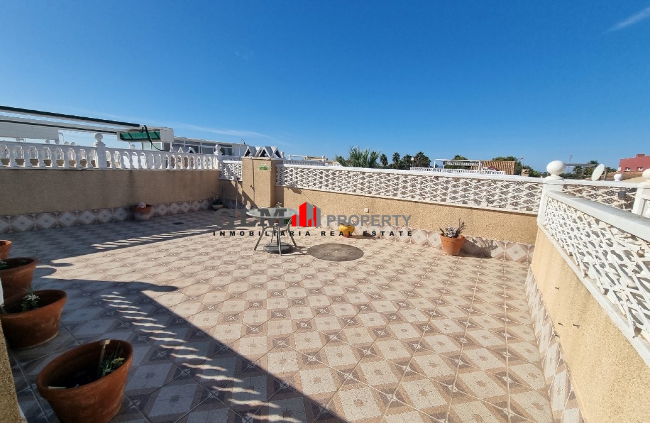 Resale - Apartment - Los Alcázares - Abril