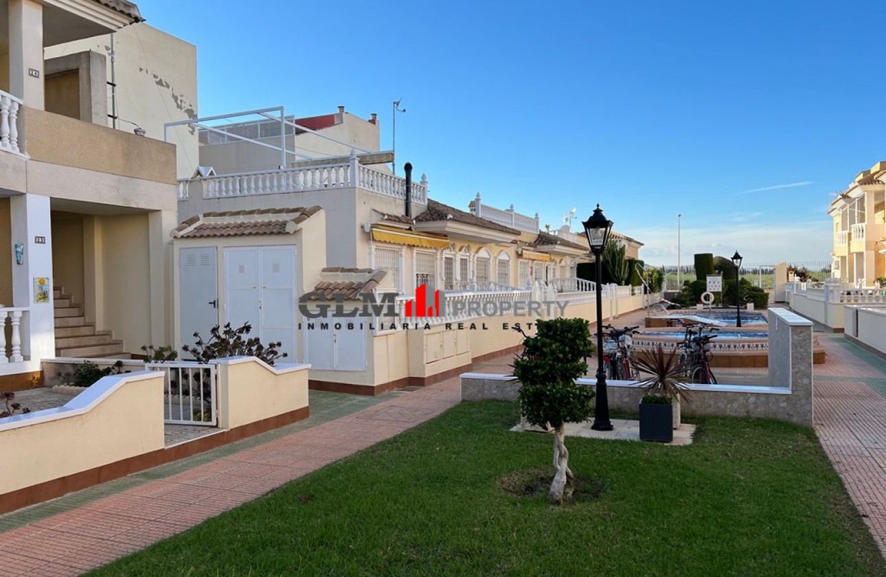 Resale - Apartment - Los Alcázares - Abril