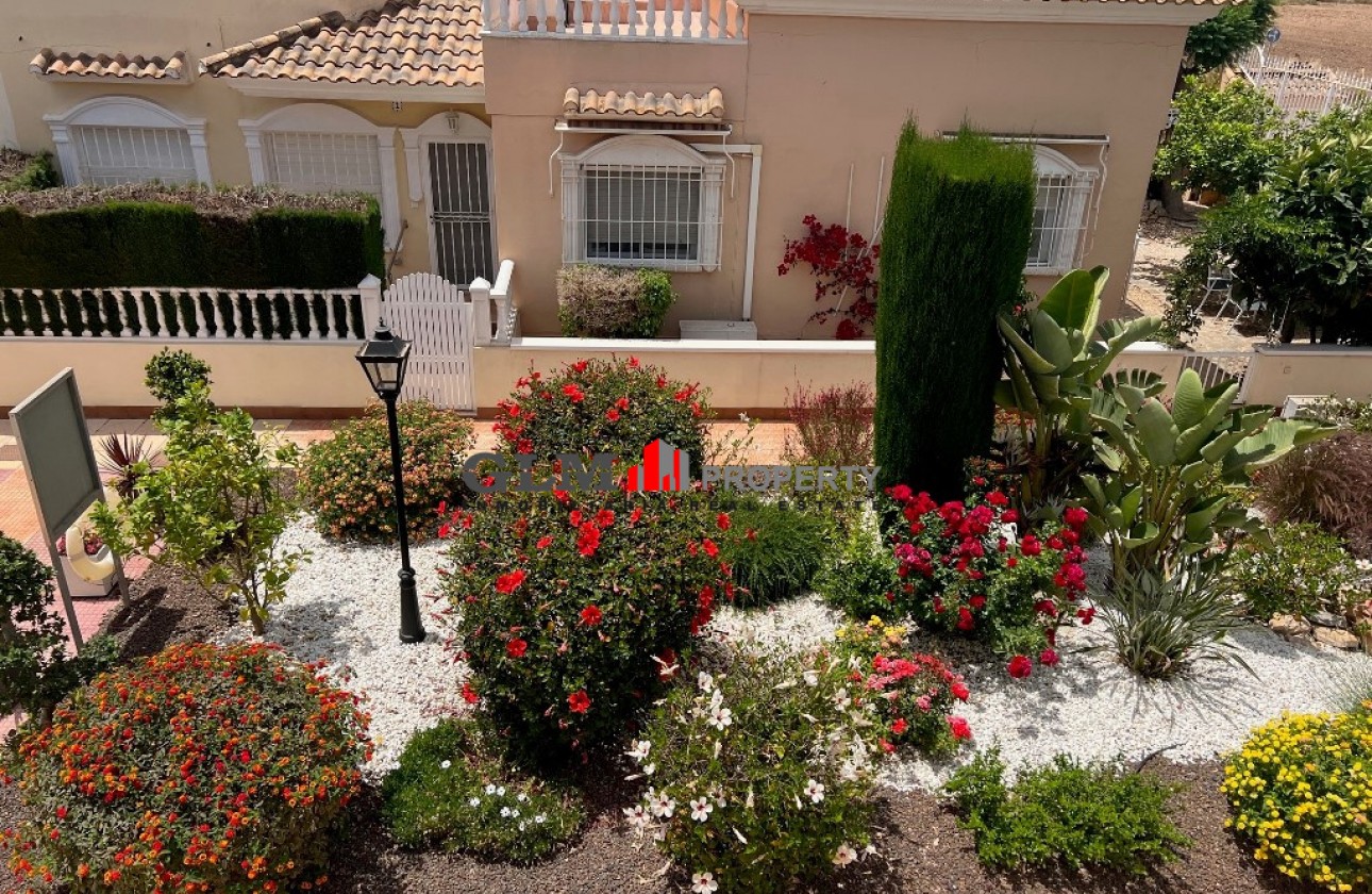Resale - Apartment - Los Alcázares - Abril