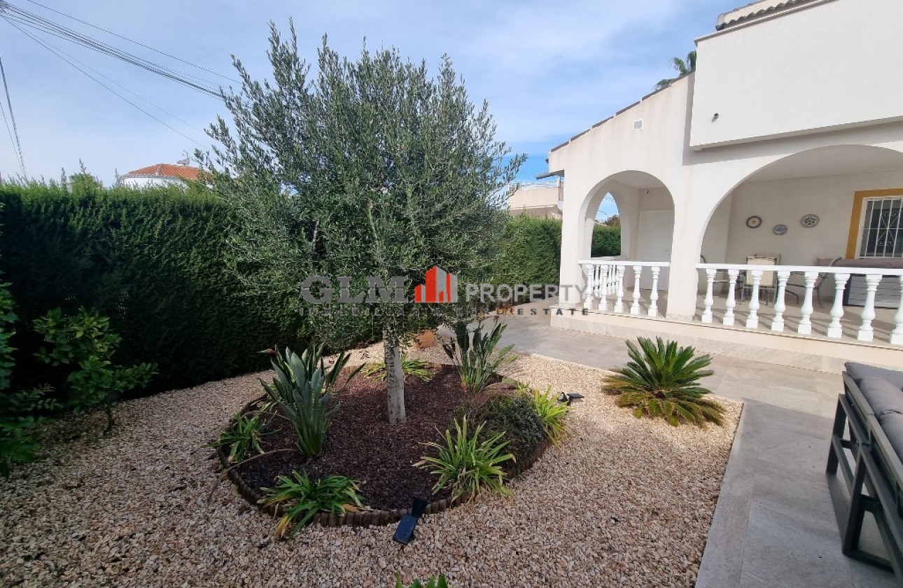 Resale - Apartment - LOS NAREJOS - Oasis